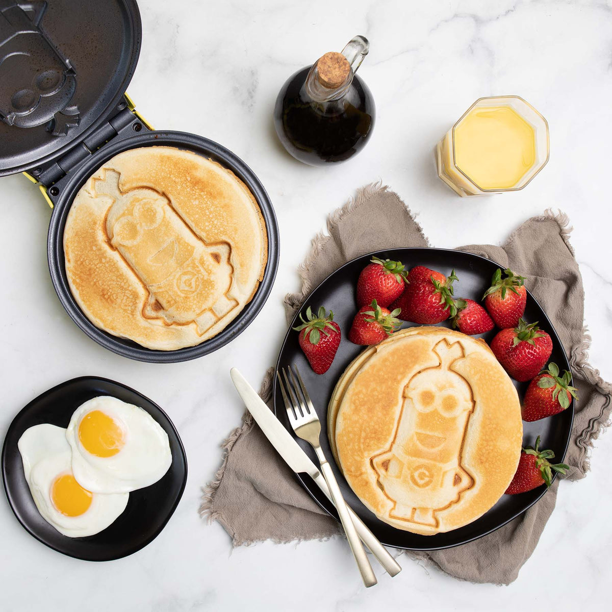 Peanuts Snoopy & Woodstock Square Waffle Maker - Uncanny Brands